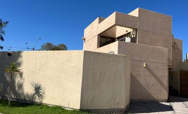 ESPECTACULAR CASA EN ARRIENDO CON PISCINA