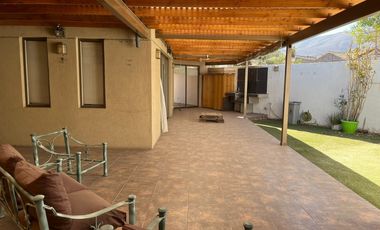 ESPECTACULAR CASA EN ARRIENDO CON PISCINA