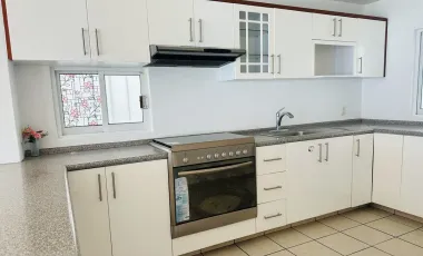 Casa en venta en San Bartolome Tlaltelulco, Metepec, México