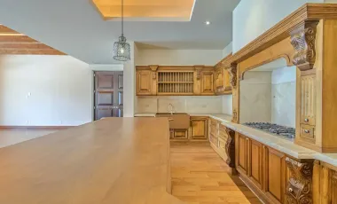 Casa en venta y renta en Bosque Real, Huixquilucan, México