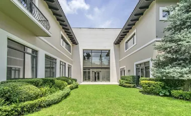 Casa en venta y renta en Bosque Real, Huixquilucan, México