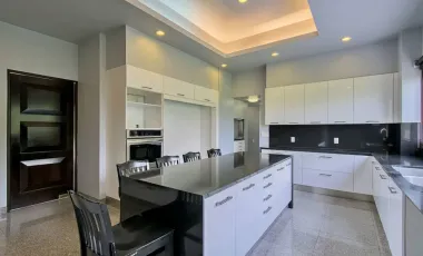 Casa en venta y renta en Bosque Real, Huixquilucan, México