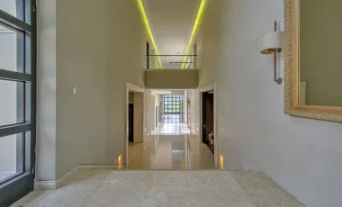 Casa en venta y renta en Bosque Real, Huixquilucan, México