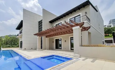 Casa en venta y renta en Bosque Real, Huixquilucan, México