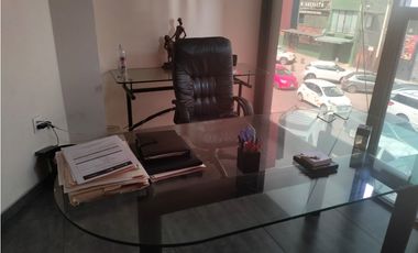 CÓMODA OFICINA EN SATELITE