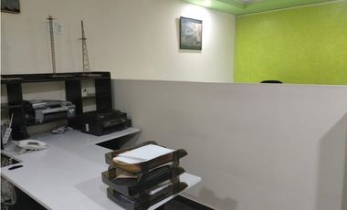 CÓMODA OFICINA EN SATELITE