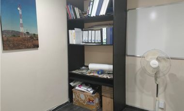 CÓMODA OFICINA EN SATELITE