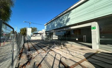 Local comercial – showroom con más de 50 metros lineales de frente a Av. Las Condes