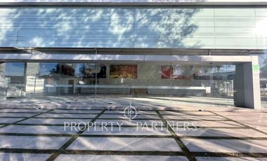 Local comercial – showroom con más de 50 metros lineales de frente a Av. Las Condes