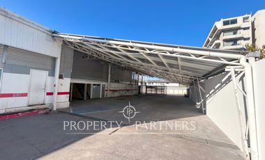 Local comercial – showroom con más de 50 metros lineales de frente a Av. Las Condes