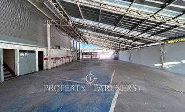 Local comercial – showroom con más de 50 metros lineales de frente a Av. Las Condes