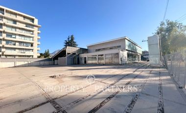 Local comercial – showroom con más de 50 metros lineales de frente a Av. Las Condes