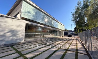 Local comercial – showroom con más de 50 metros lineales de frente a Av. Las Condes