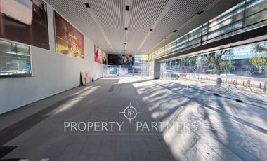 Local comercial – showroom con más de 50 metros lineales de frente a Av. Las Condes