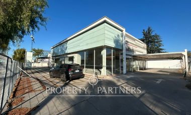 Local comercial – showroom con más de 50 metros lineales de frente a Av. Las Condes