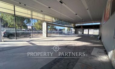 Local comercial – showroom con más de 50 metros lineales de frente a Av. Las Condes