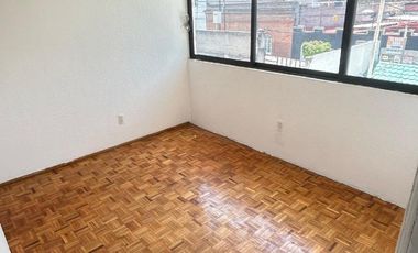 Casa en Renta en Miguel Hidalgo, Lago Norte, Ciudad de México, 3 recámaras con habitación en azotea y patio amplio