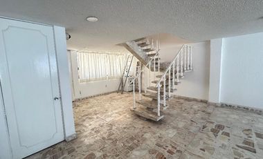 Casa en Renta en Miguel Hidalgo, Lago Norte, Ciudad de México, 3 recámaras con habitación en azotea y patio amplio