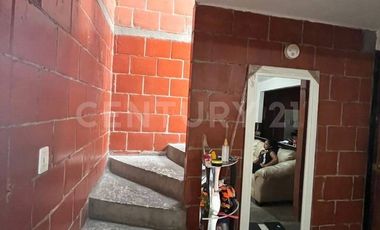 VENTA EN PALMIRA Casa de Dos Niveles con Diseño Funcional