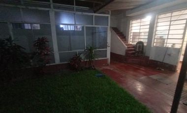 VENTA DE CASA COMO TERRENO EN SAN ANTONIO MIRAFLORES
