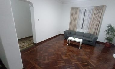 VENTA DE CASA COMO TERRENO EN SAN ANTONIO MIRAFLORES