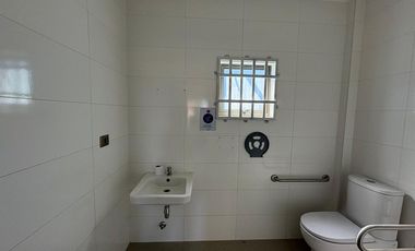 Estupendo Local Comercial en Arriendo