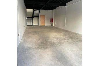 Estupendo Local Comercial en Arriendo