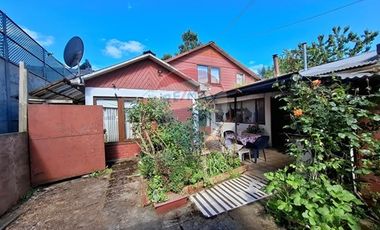 SE VENDE TERRENO CON 2 CASAS, P. DREVES