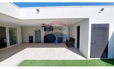 2 Pisos de 3D y 4B - Con Piscina