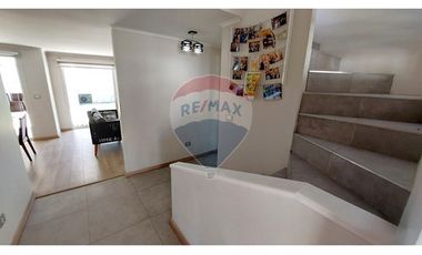 2 Pisos de 3D y 4B - Con Piscina