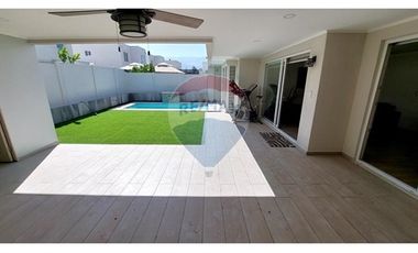 2 Pisos de 3D y 4B - Con Piscina