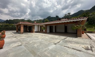 CASA EN ARRIENDO UBICADA EN ENVIGADO SECTOR LAS ANTILLAS
