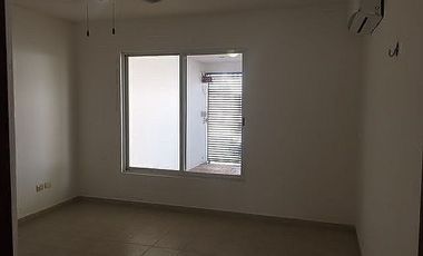 CASA EN RENTA MONTEBELLO 