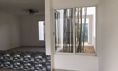 CASA EN RENTA MONTEBELLO 