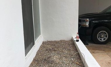 CASA EN RENTA MONTEBELLO 