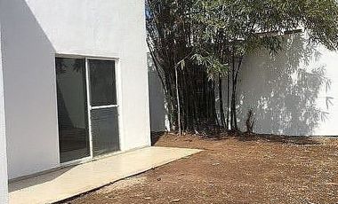 CASA EN RENTA MONTEBELLO 