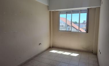 Departamento en  alquiler 3 ambientes con cochera