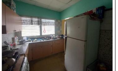 VENDO CASA EN ESQUINA URB. ALTO DE MIRAFLORES