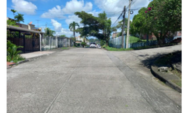 VENDO CASA EN ESQUINA URB. ALTO DE MIRAFLORES