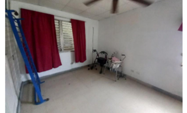 VENDO CASA EN ESQUINA URB. ALTO DE MIRAFLORES