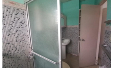 VENDO CASA EN ESQUINA URB. ALTO DE MIRAFLORES