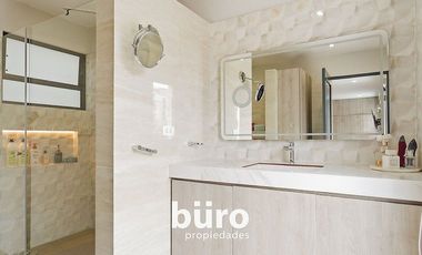 HERMOSA Y MODERNA CASA EN VENTA CON 3 DORM Y PISCINA EN SURCO