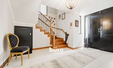 HERMOSA Y MODERNA CASA EN VENTA CON 3 DORM Y PISCINA EN SURCO