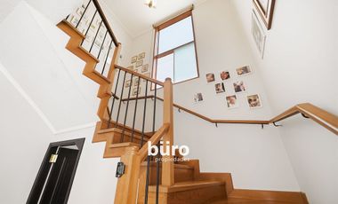 HERMOSA Y MODERNA CASA EN VENTA CON 3 DORM Y PISCINA EN SURCO
