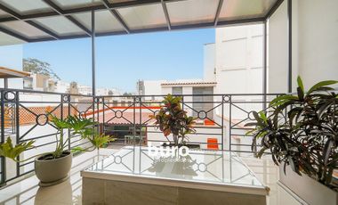 HERMOSA Y MODERNA CASA EN VENTA CON 3 DORM Y PISCINA EN SURCO