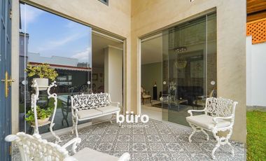 HERMOSA Y MODERNA CASA EN VENTA CON 3 DORM Y PISCINA EN SURCO