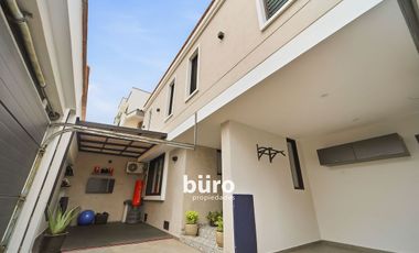 HERMOSA Y MODERNA CASA EN VENTA CON 3 DORM Y PISCINA EN SURCO