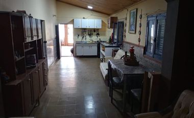 CASA QUINTA CON CANCHA DE TENIS EN SAUCE