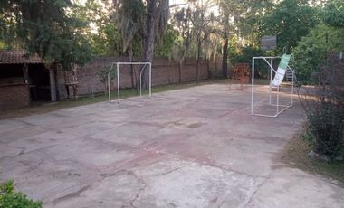 CASA QUINTA CON CANCHA DE TENIS EN SAUCE