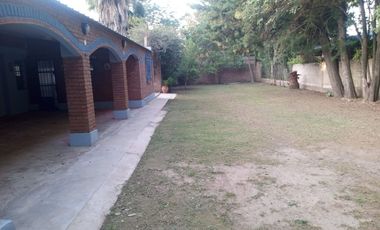 CASA QUINTA CON CANCHA DE TENIS EN SAUCE